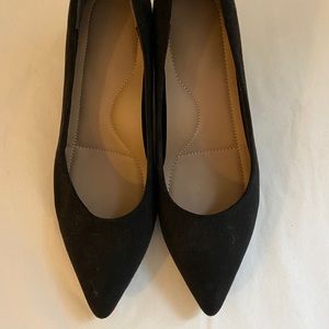 Black pumps (heel 1.8 inches) velvet